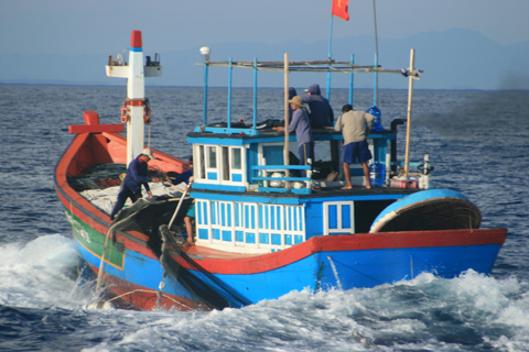 https://007win007.com/uploads/article/origin/2014/12/02/quang-ngai-7-tau-ca-bi-nuoc-ngoai-bat-giu_576269.jpg