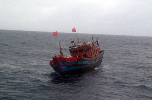 Tàu cá bị chìm ngoài khơi phía đông quần đảo Hoàng Sa