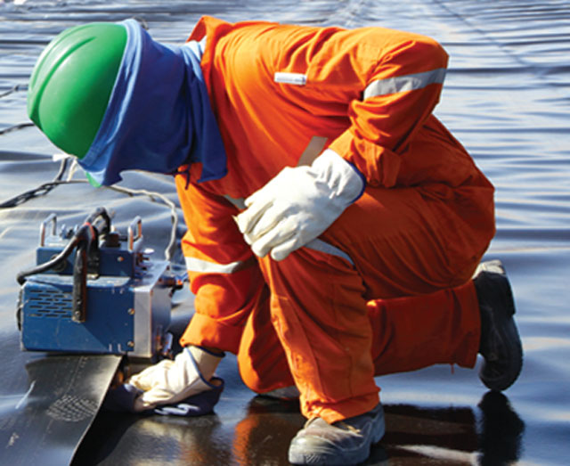 Thi công lót bạt HDPE