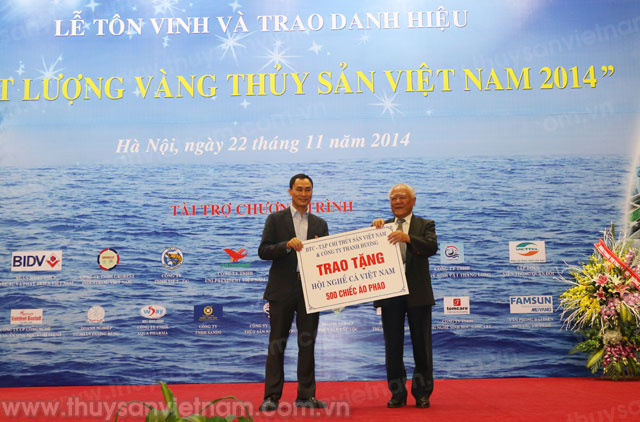 Ông Dương Xuân Hùng tại Danh hiệu Chất lượng vàng 007Win20 thể thao, casino trực tuyến, và xổ số Việt Nam năm 2014
