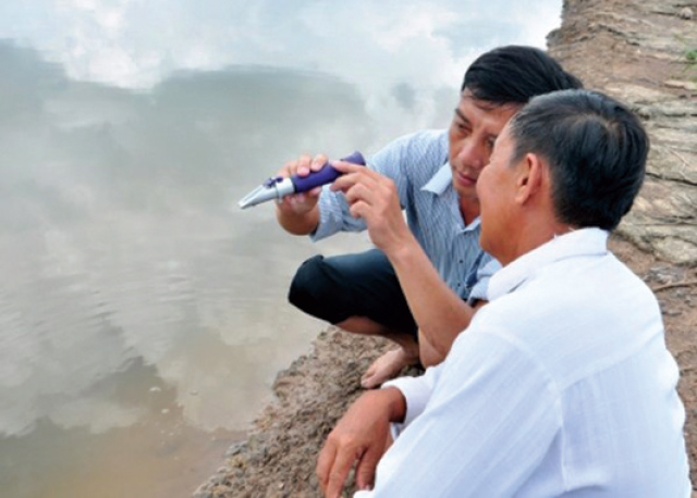 Kiểm soát độ mặn ao tôm