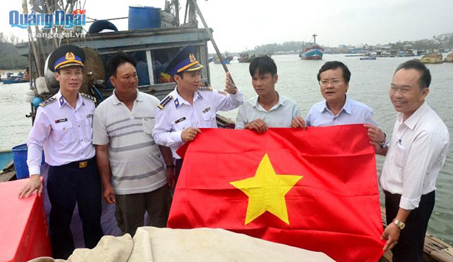 tặng quà tết cho ngư dân