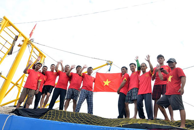 ngư dân bám biển