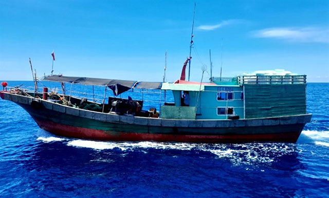 tàu nước ngoài