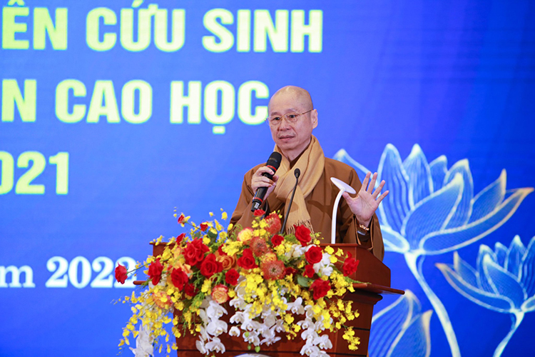 Thượng tọa Thích Chân Quang nhận bằng Tiến sĩ Luật