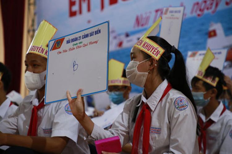 Em yêu biển đảo quê hương