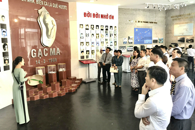 thăm bảo tàng ngầm