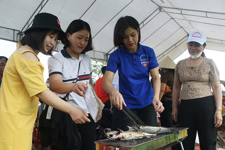 Lễ hội bắt cá Hà tĩnh