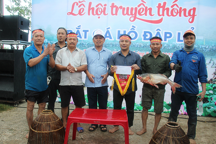 Lễ hội bắt cá Hà tĩnh