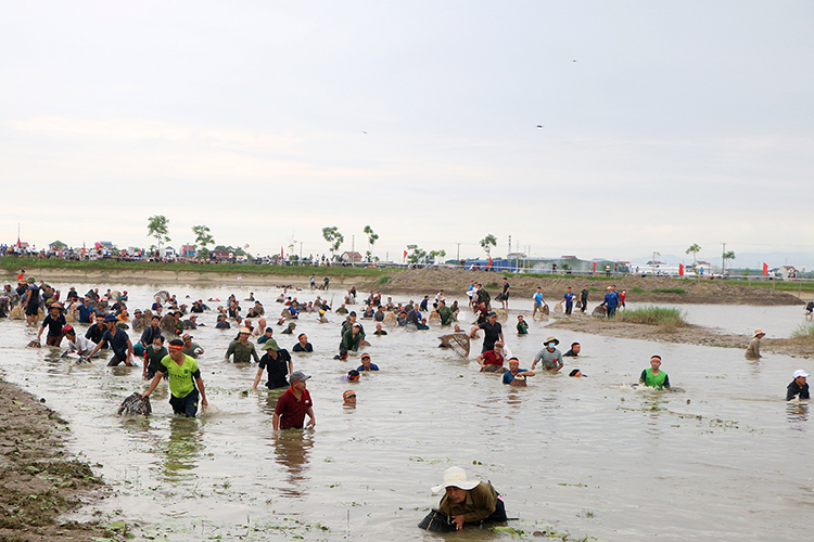 Lễ hội bắt cá Hà tĩnh