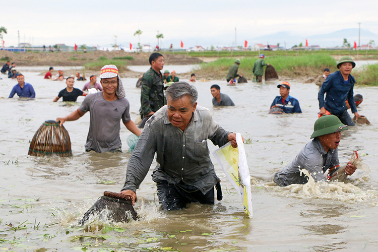 Lễ hội bắt cá Hà tĩnh