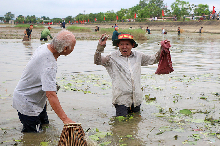 Lễ hội bắt cá Hà tĩnh