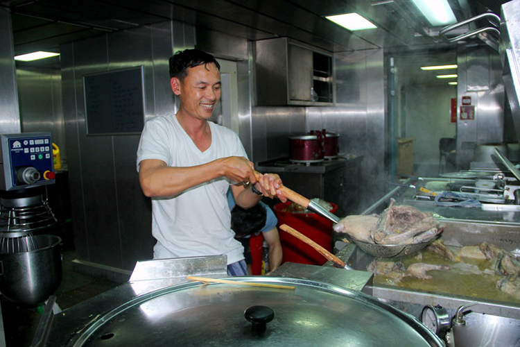 anh nuôi trường sa
