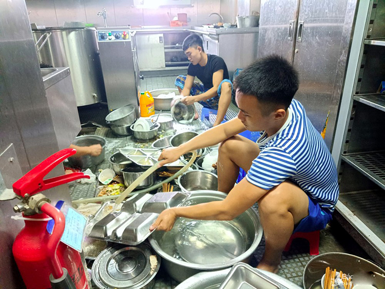 anh nuôi trường sa