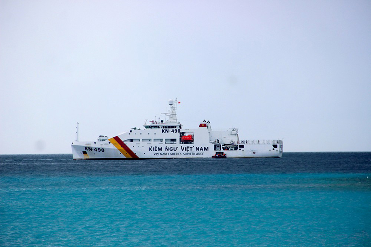 con tàu 490