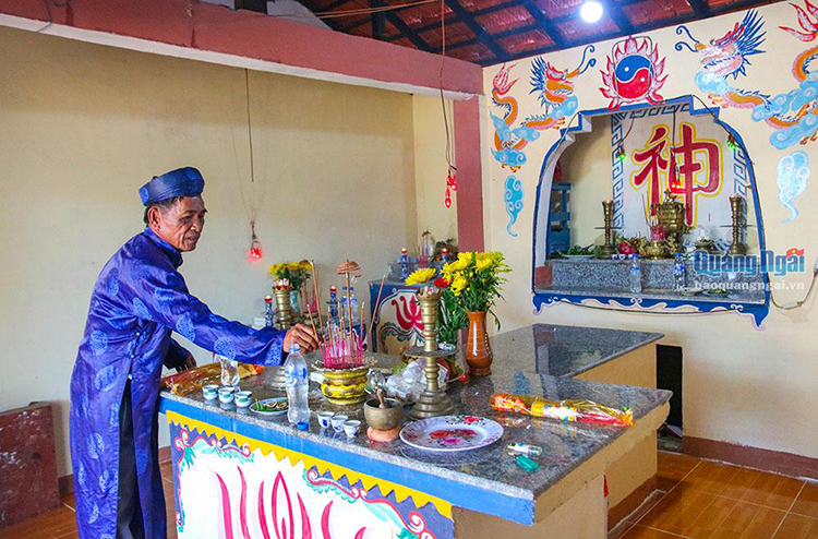 dâng lễ tại ơn thần Nam hải