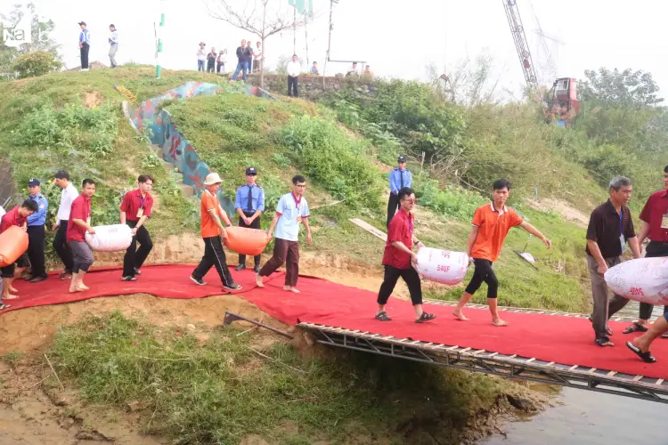 Chùa Viên Quang phóng sinh