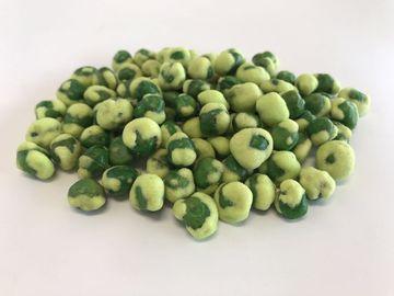 Anh Võ Đình Chiến với sản phẩm cá thát lát rút xương      Ảnh: T.Anh