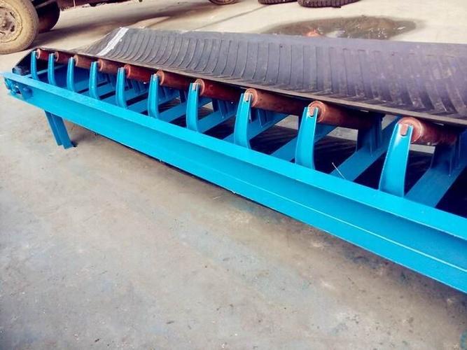 Ông Trần Công Bằng chăm sóc ba ba gai 