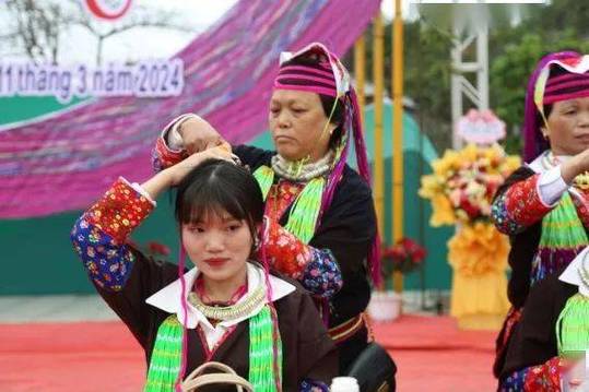 Hệ thống khai thác lưới vó mạn tàu kết hợp ánh sáng