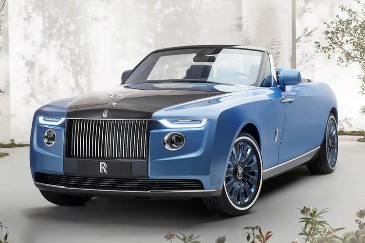 Ông Phan Công Minh, Giám đốc Công ty TNHH MTV APC (bìa phải) cùng với các chuyên gia Vip 007 hiện đang mở